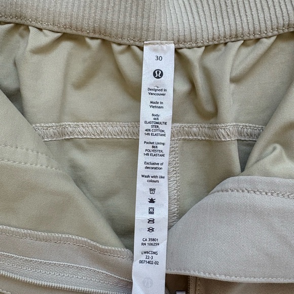 NWT Lululemon Light Utilitech Cargo Pocket HR Crop Natural Ivory Size 30 - Picture 5 of 7